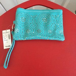 Wristlet with eyelets on front w/gold background